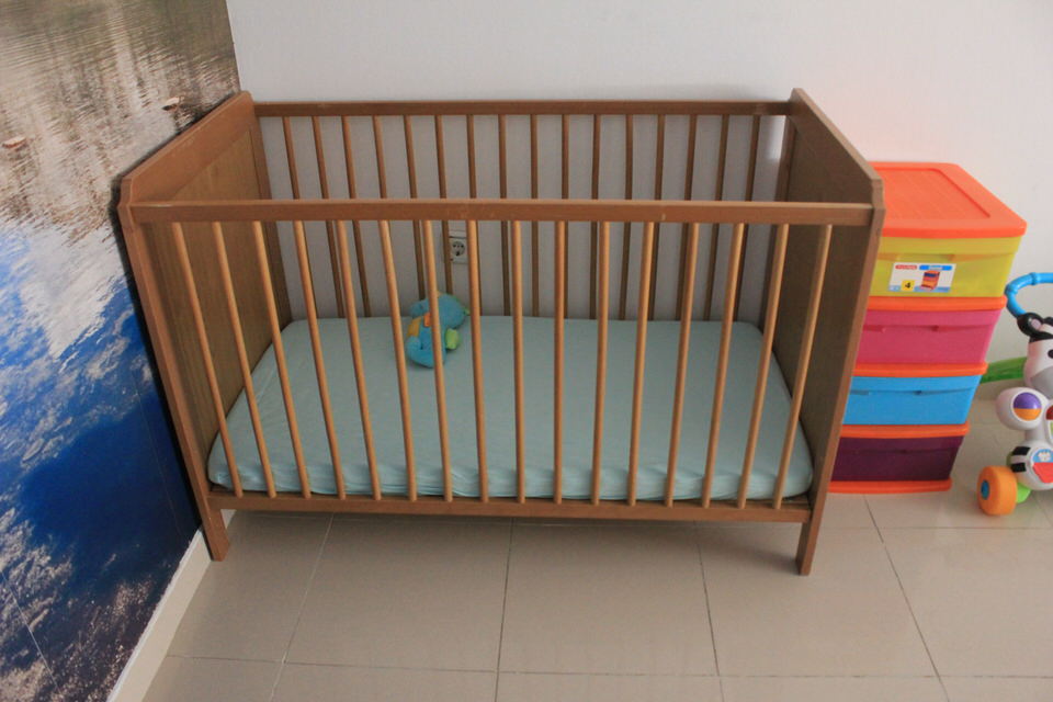 宜家的婴儿床，不含床垫，10欧